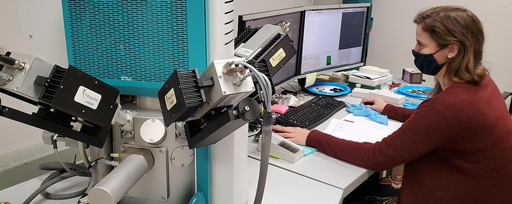Student working in a lab wearing a face mask